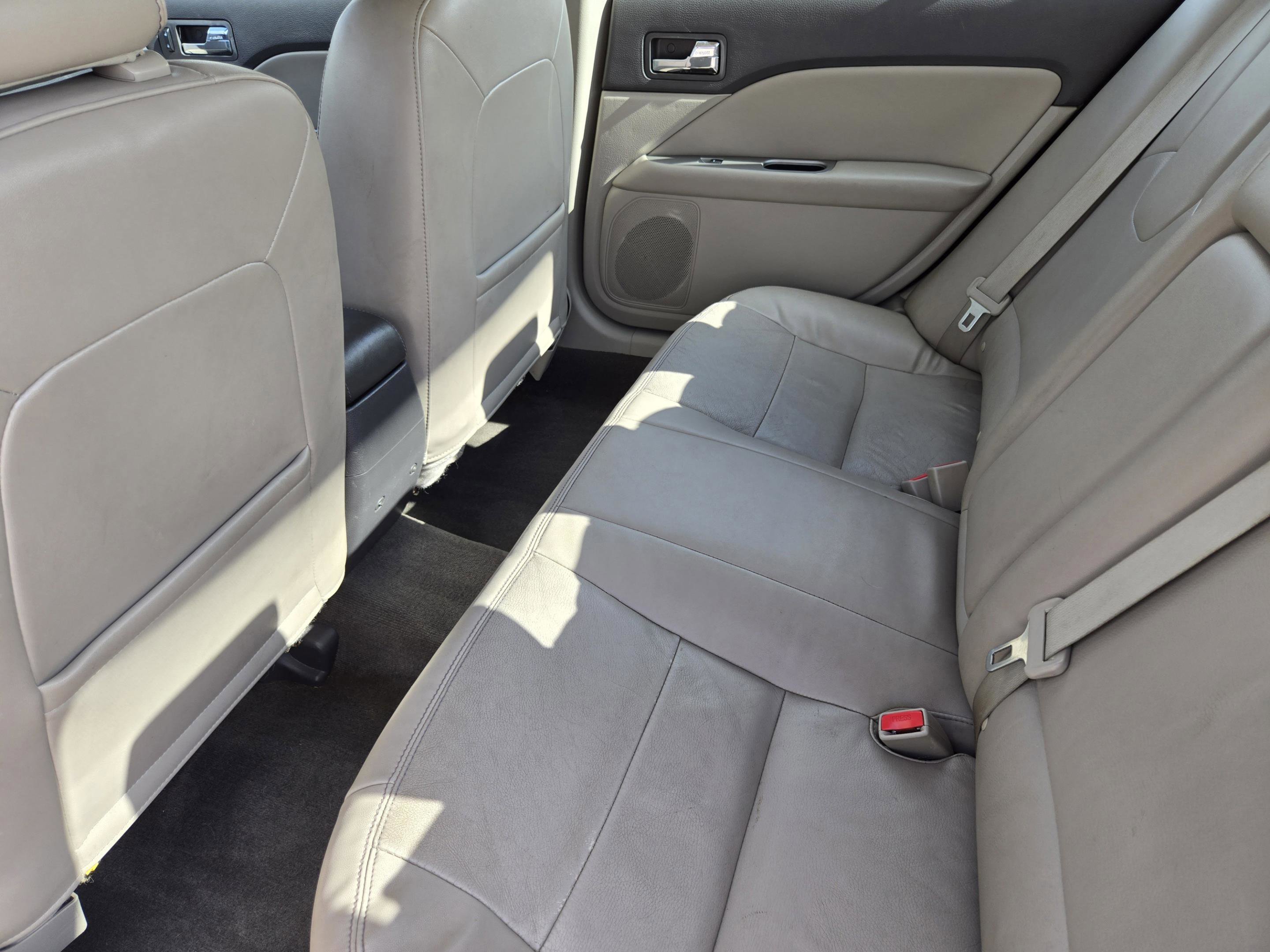 Used 2012 Ford Fusion SEL FWD image 25