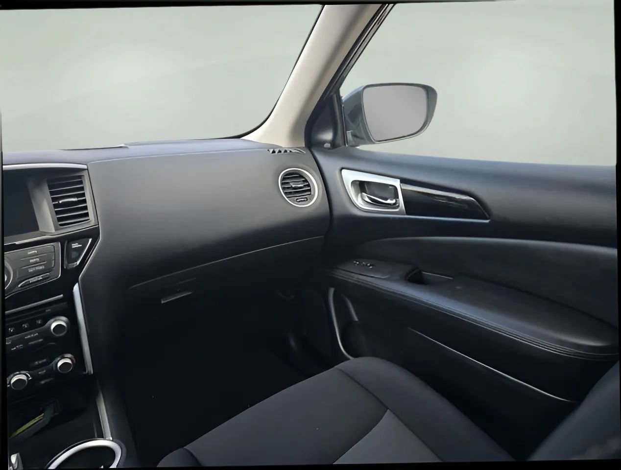 Used 2019 Nissan Pathfinder SV image 17