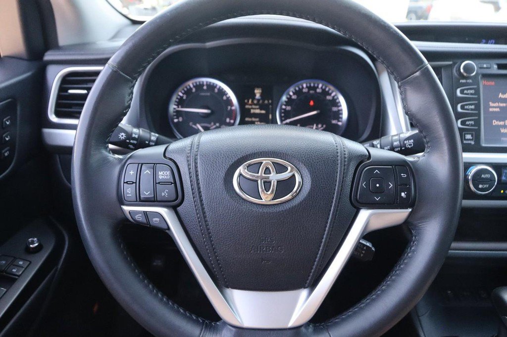 Used 2014 Toyota Highlander Limited AWD/4WD image 29