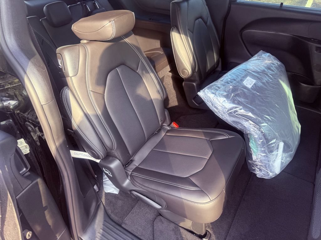 New 2026 Chrysler Pacifica Select FWD image 34