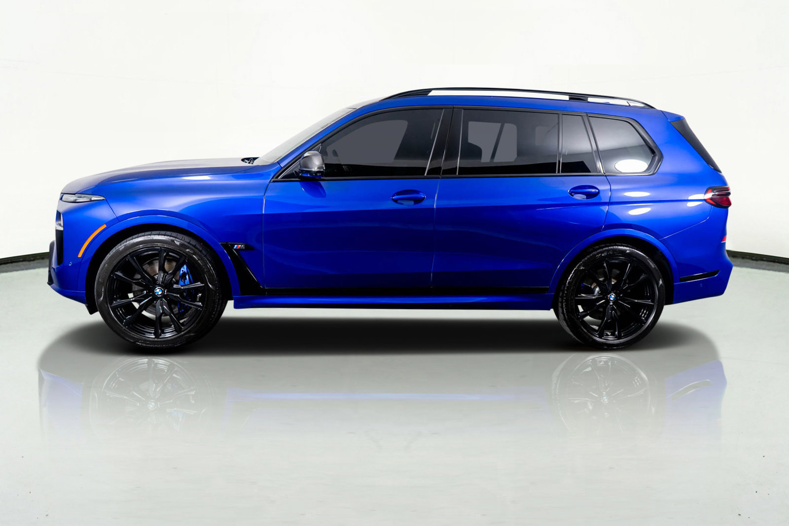 Used 2024 BMW X7 M60i w/ Premium Package image 13