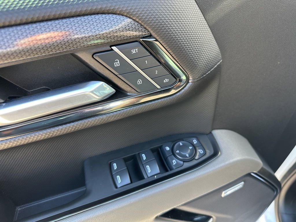 Used 2024 Chevrolet Silverado 1500 ZR2 w/ Technology Package image 17