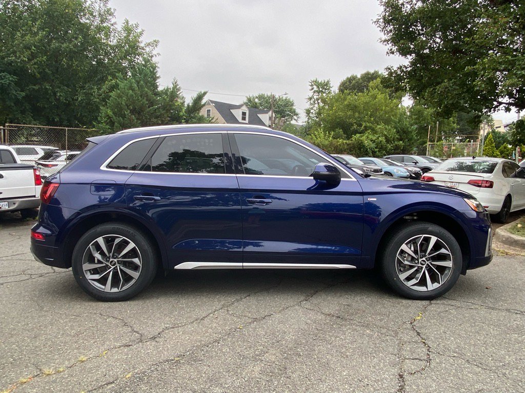 Used 2022 Audi Q5 2.0T Premium w/ Convenience Package image 2