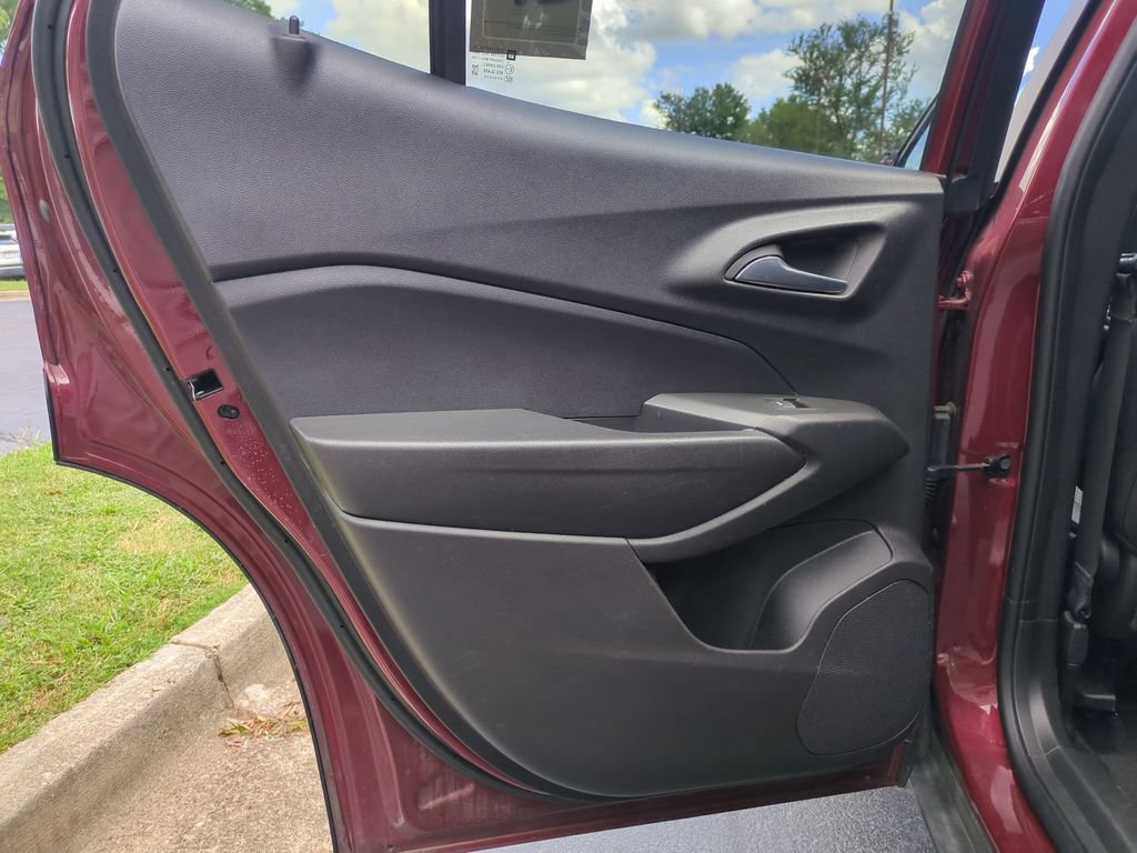 Used 2025 Chevrolet Trax LT w/ LT Convenience Package FWD image 26