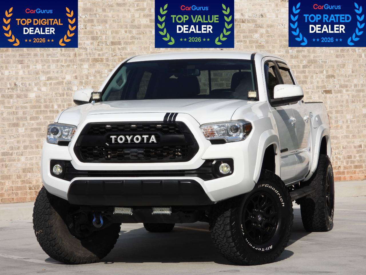 Used 2021 Toyota Tacoma SR5 RWD image 2