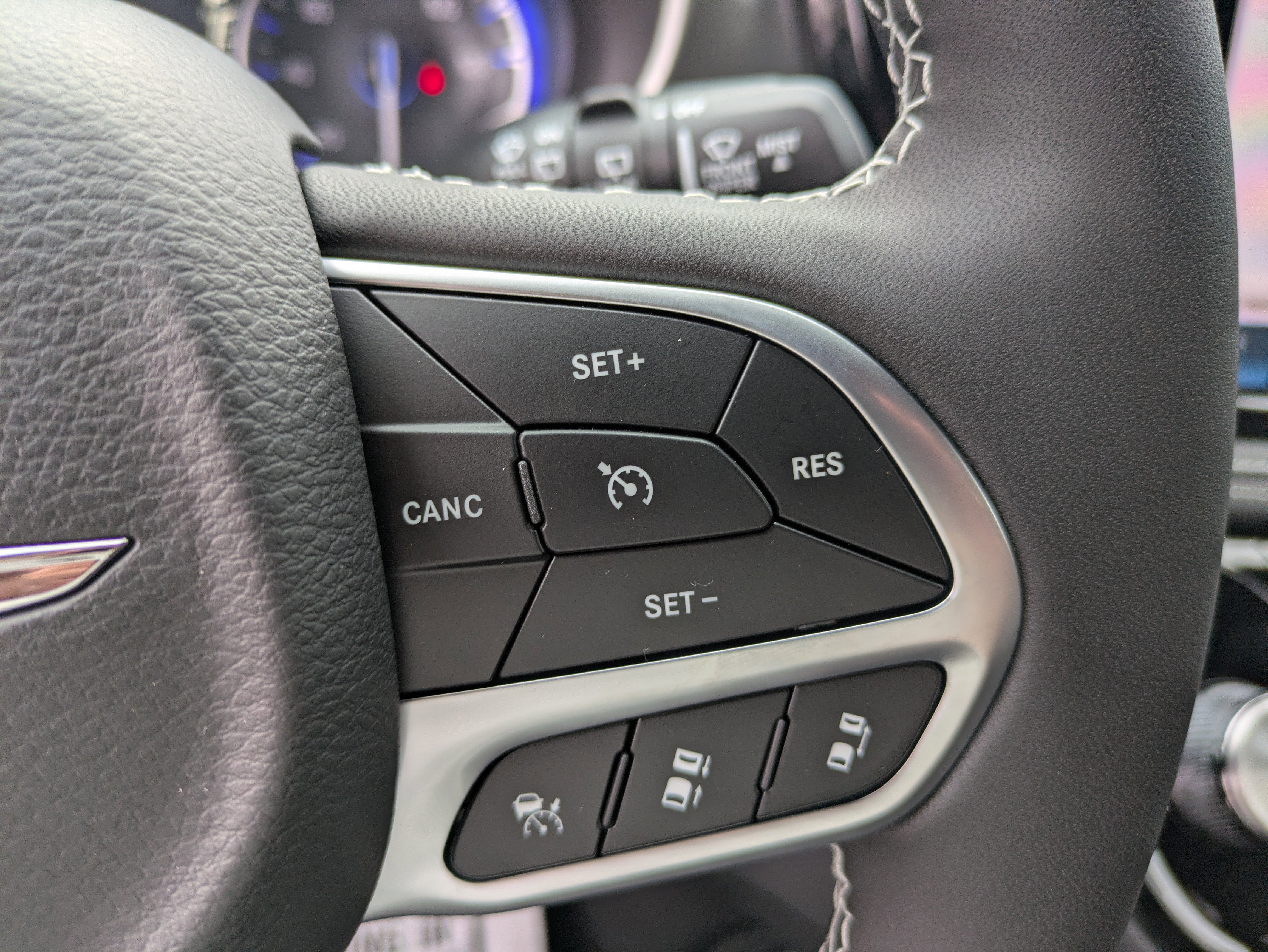 Used 2026 Chrysler Pacifica Select image 16