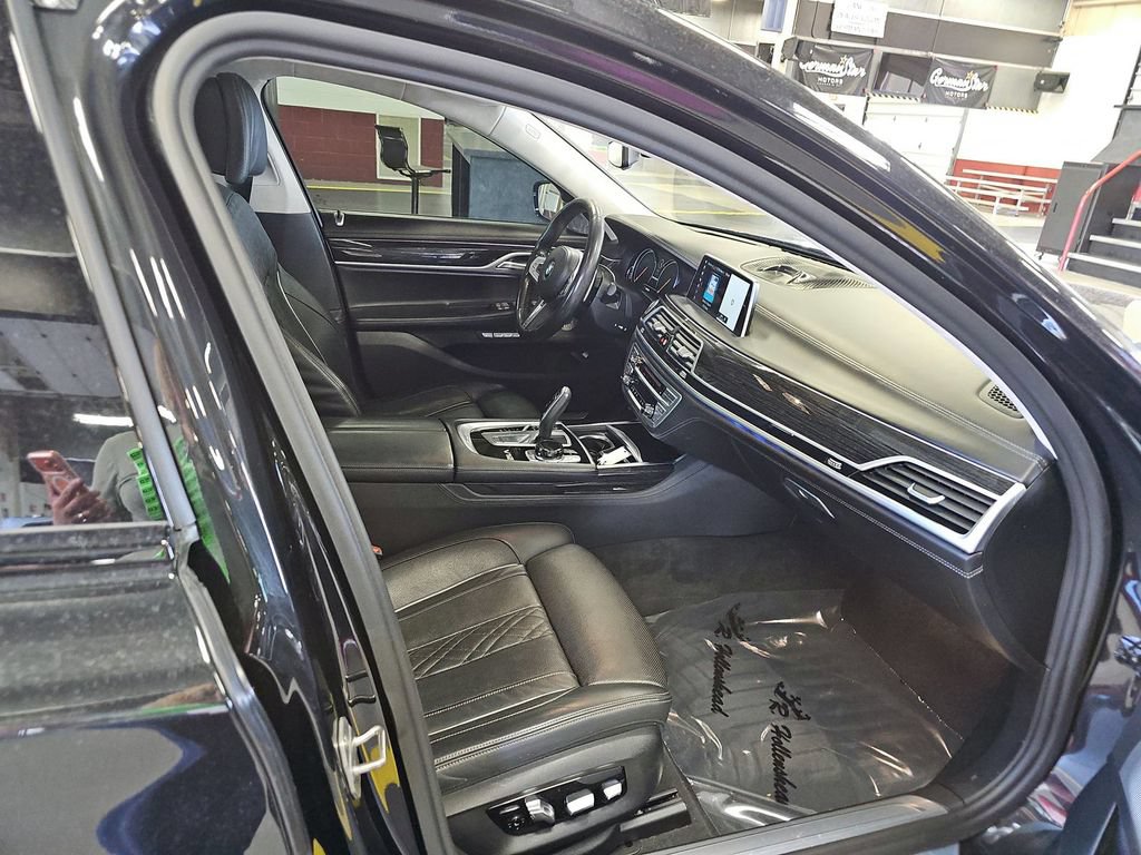 Used 2018 BMW M760i xDrive w/ Luxury Rear Seating Package AWD/4WD image 13