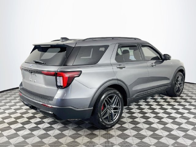 Used 2025 Ford Explorer ST-Line w/ Premium Package RWD image 9