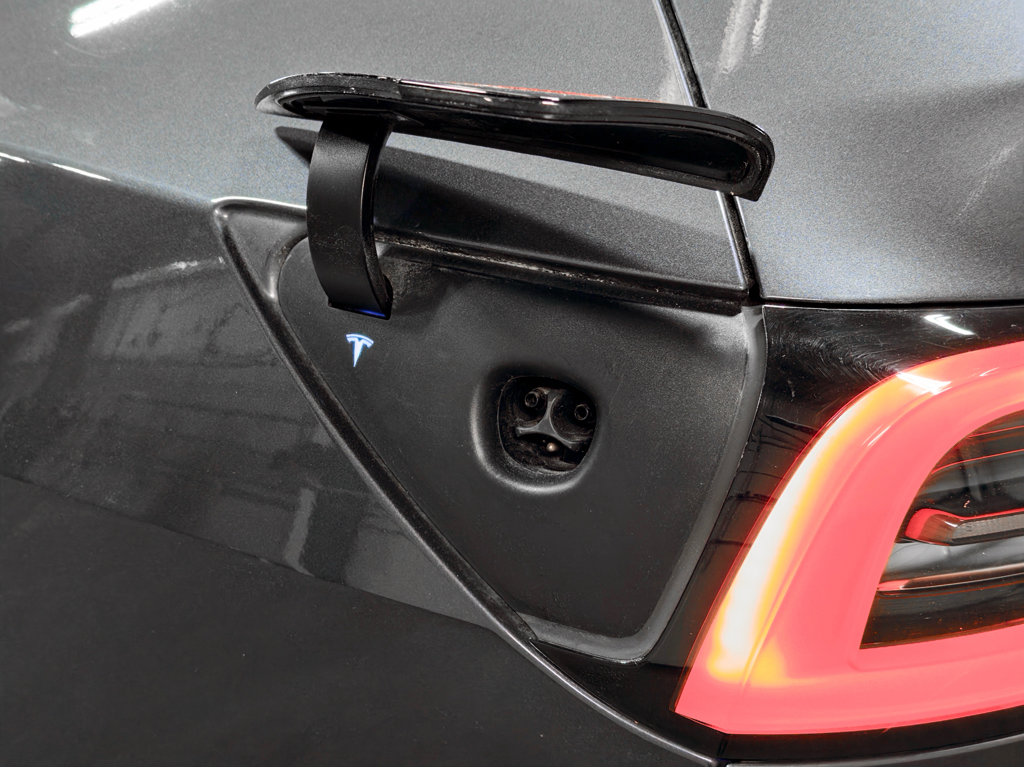 Used 2022 Tesla Model Y Long Range image 5