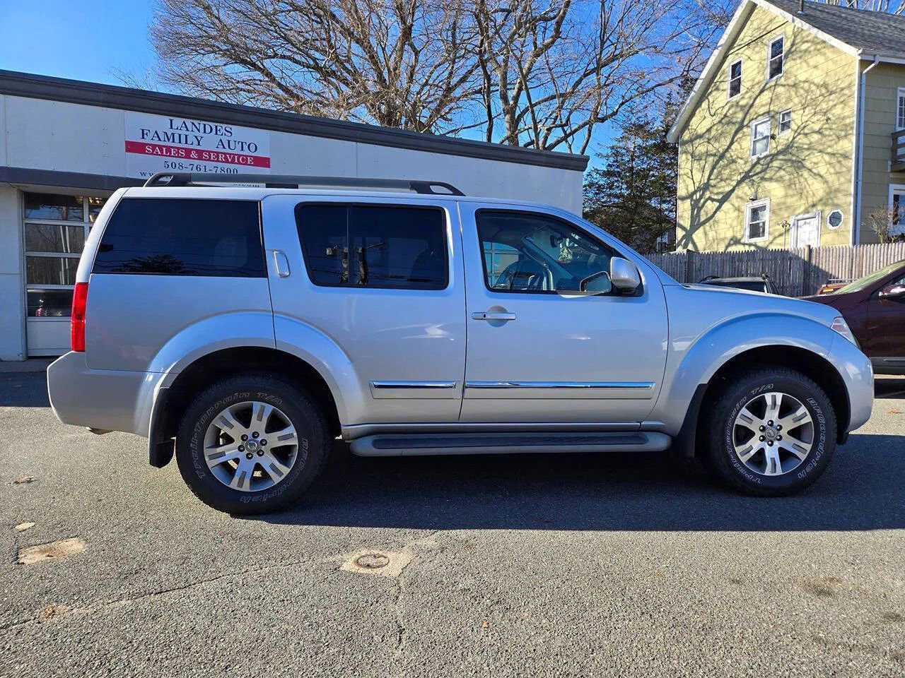 Used 2011 Nissan Pathfinder Silver image 5