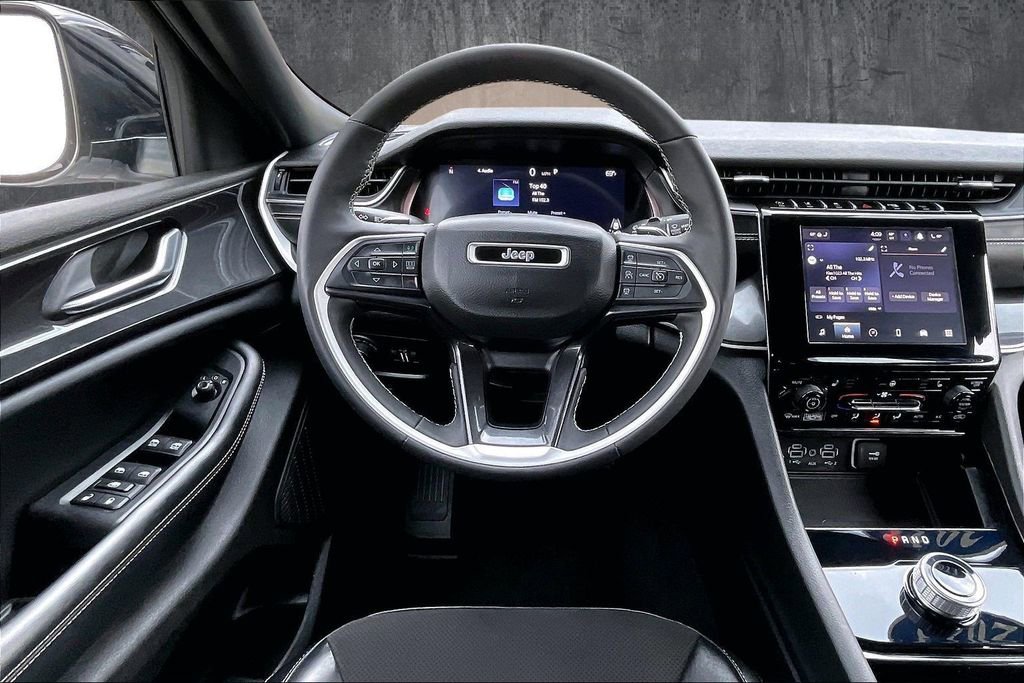 Used 2023 Jeep Grand Cherokee Altitude image 8