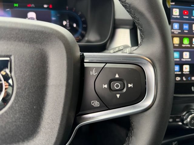 Used 2024 Volvo XC40 B5 Core AWD/4WD image 17