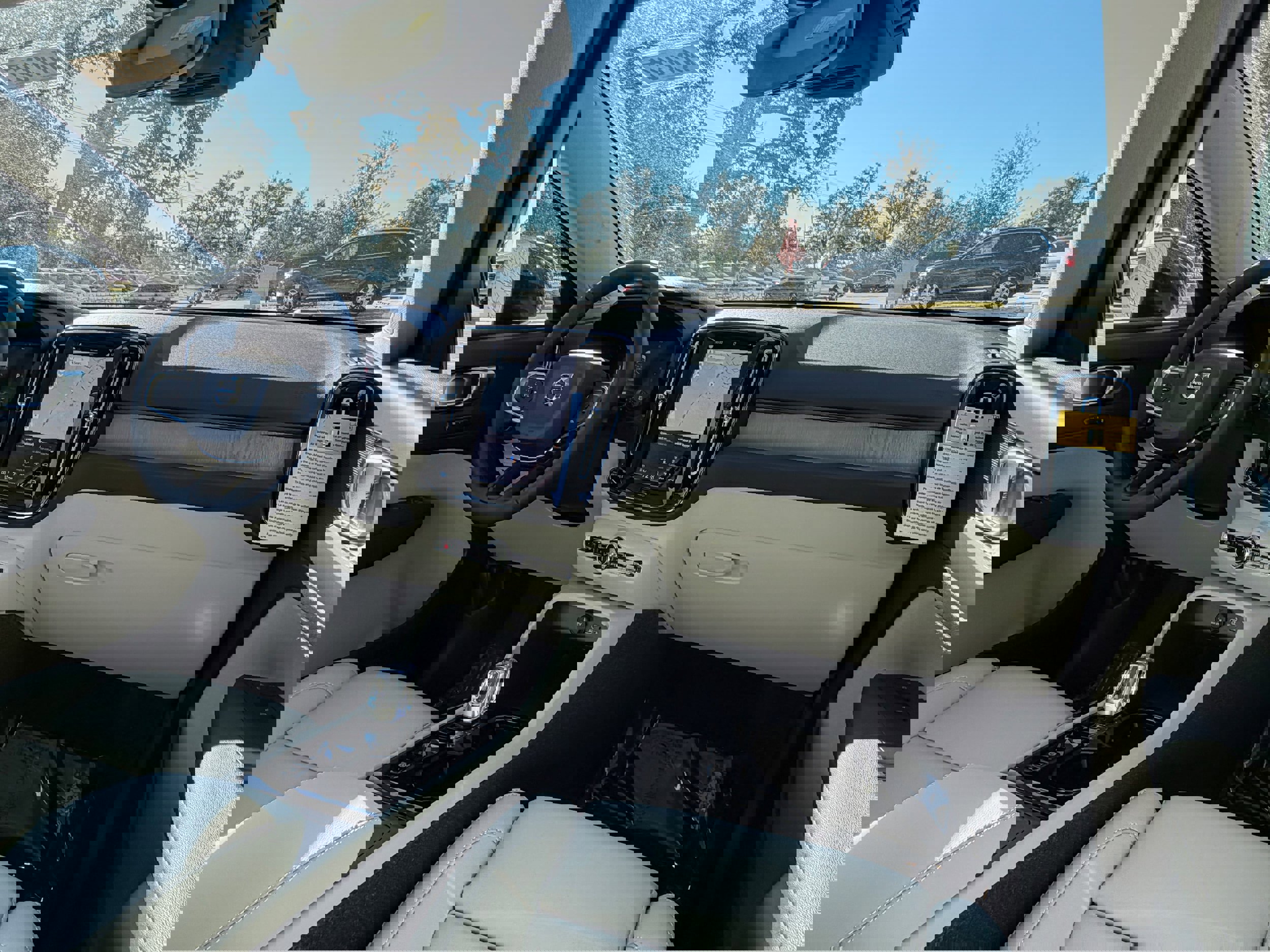 New 2026 Volvo XC40 B4 Plus w/ Protection Package Premier image 10