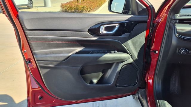 Used 2025 Jeep Compass Trailhawk image 11