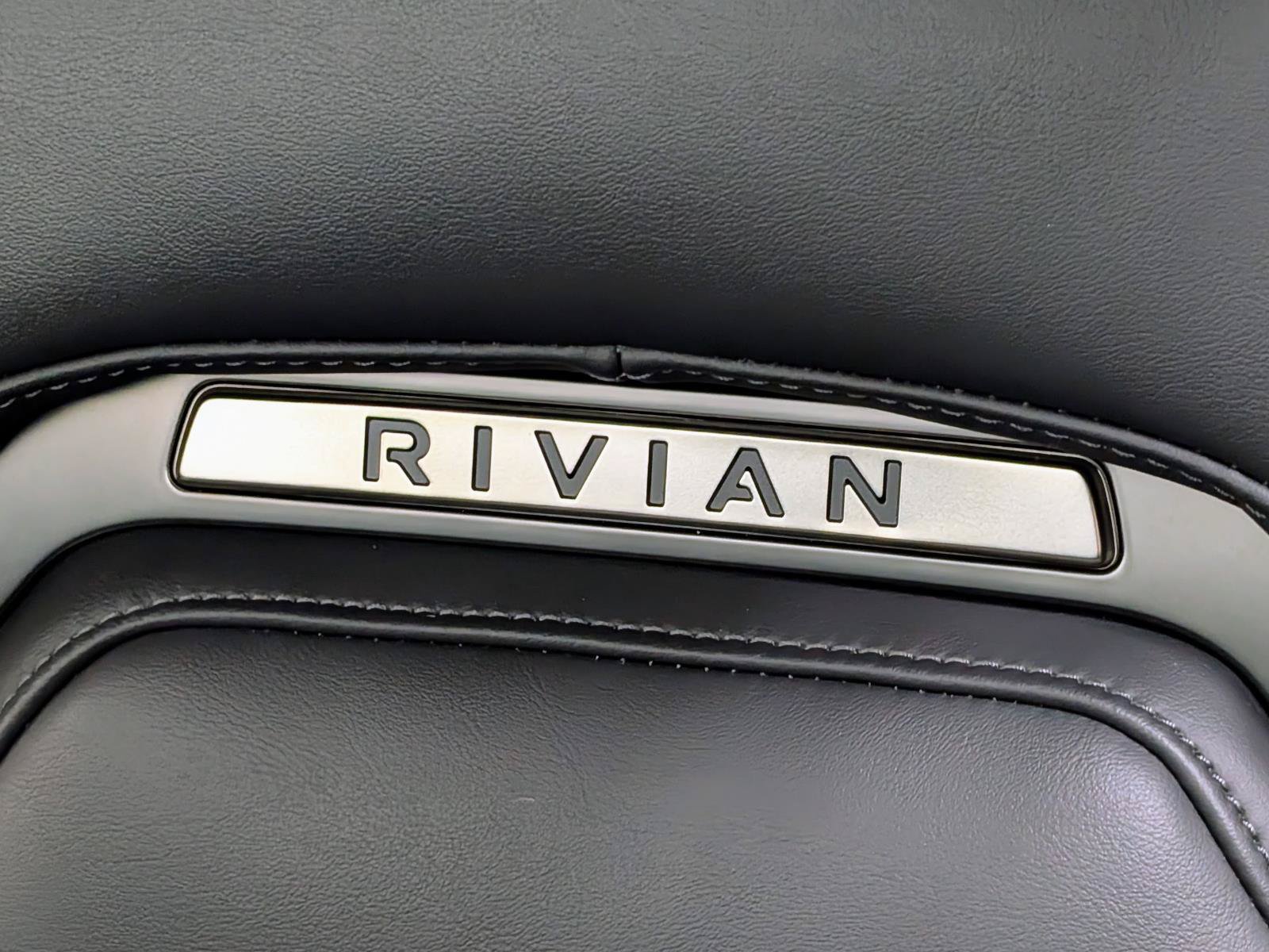 Used 2025 Rivian R1S Adventure AWD/4WD image 19