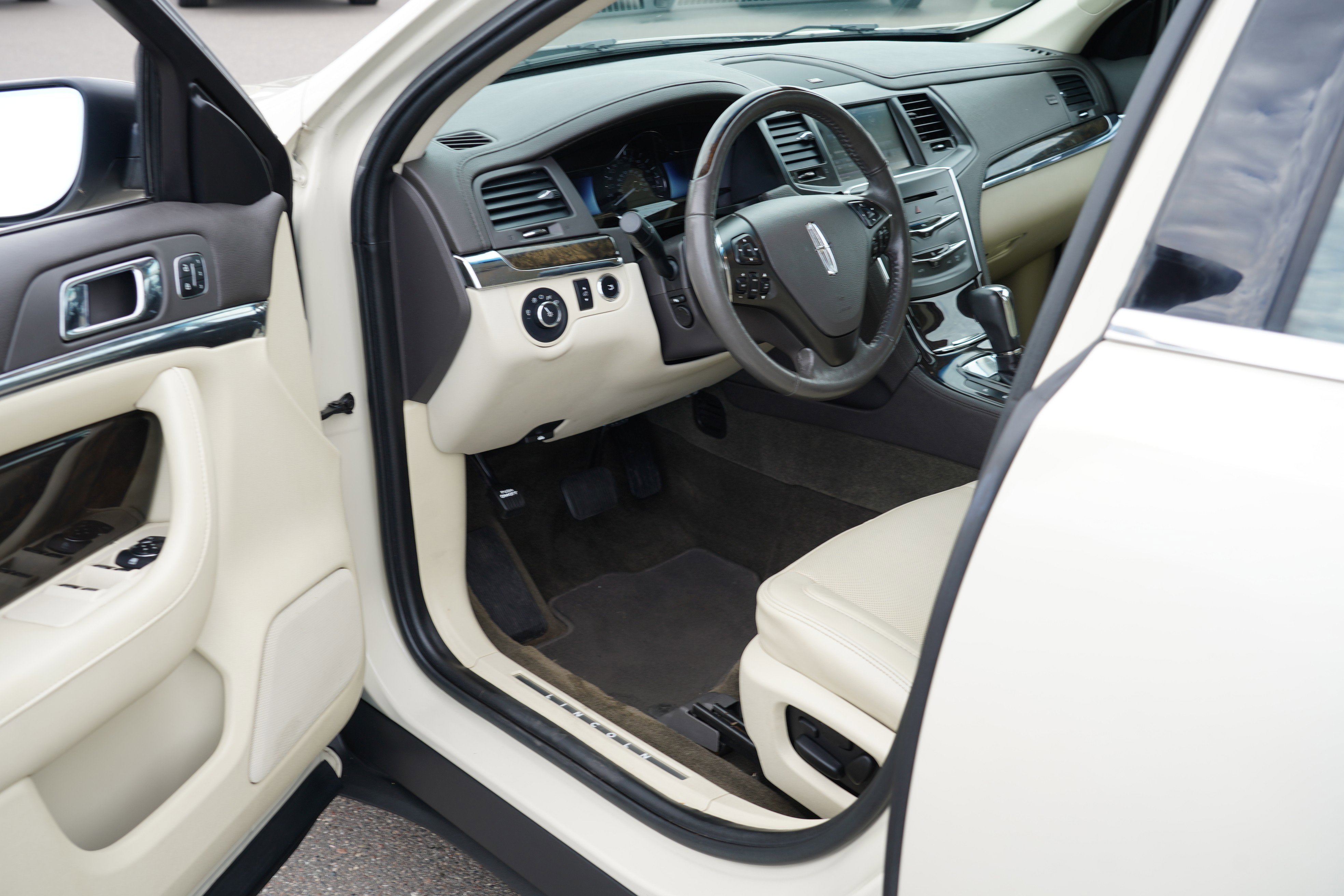 Used 2014 Lincoln MKS AWD w/ Equipment Group 101A image 12