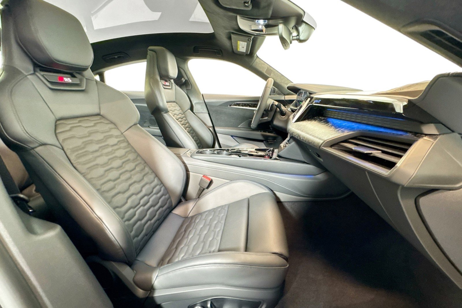 New 2026 Audi RS e-tron GT performance image 25