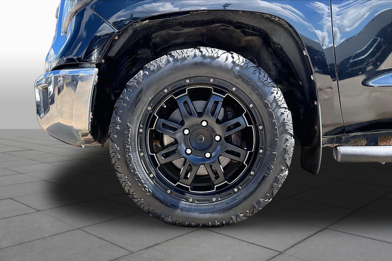 Used 2014 Toyota Tundra SR5 w/ SR5 Upgrade Package RWD image 11
