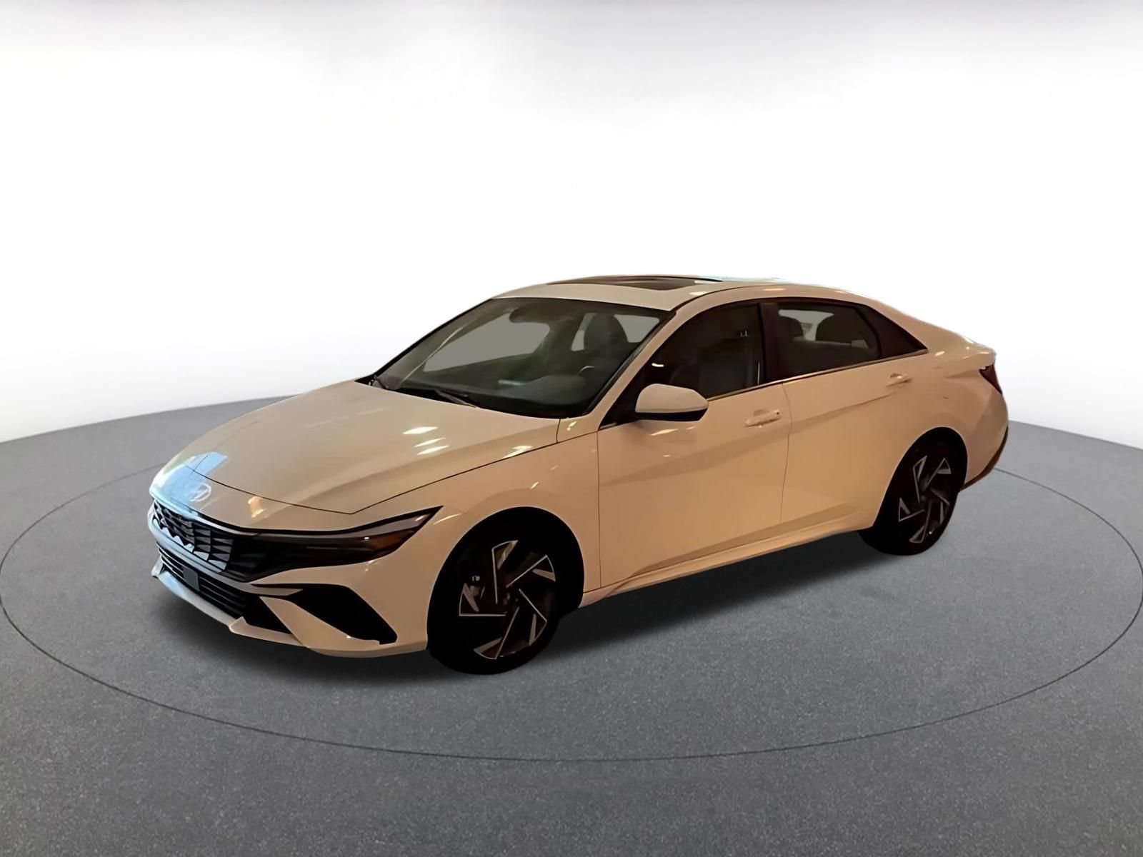 Used 2025 Hyundai Elantra SEL FWD image 9