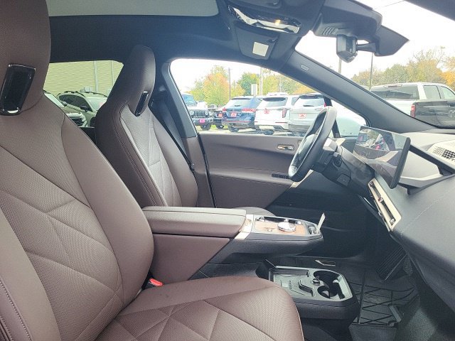 Used 2024 BMW iX xDrive50 w/ Premium Package AWD/4WD image 29