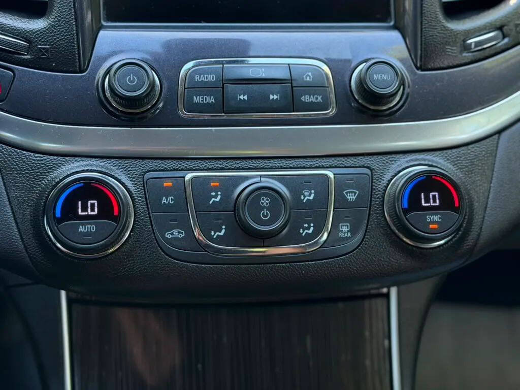 Used 2018 Chevrolet Impala LT FWD image 17