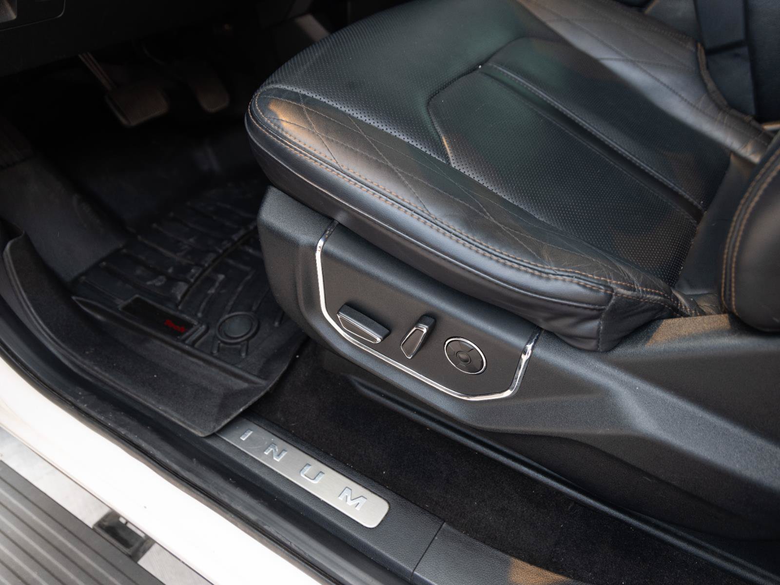 Used 2019 Ford Expedition Max Platinum AWD/4WD image 12