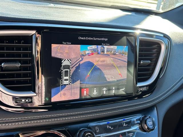 New 2026 Chrysler Pacifica Select image 18