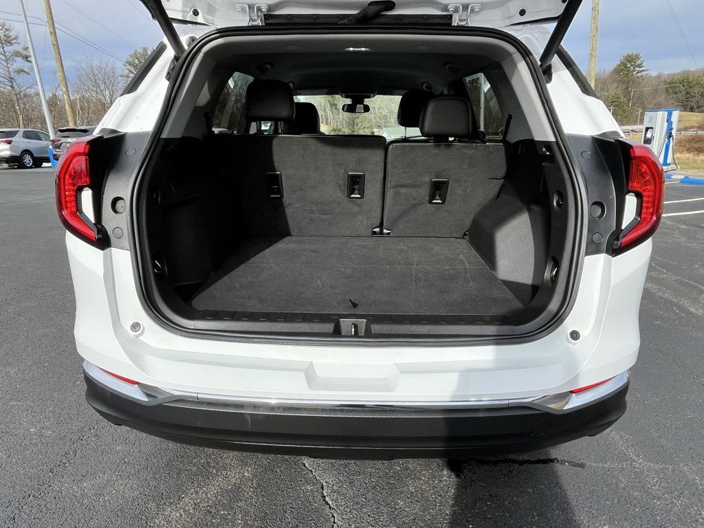 Used 2023 GMC Terrain SLT image 16
