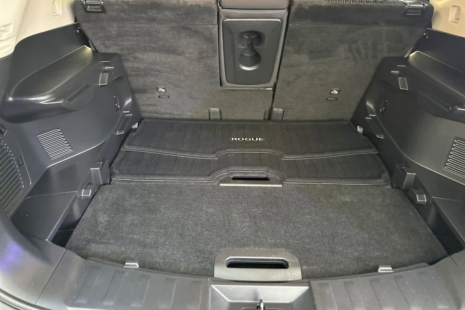 Used 2018 Nissan Rogue SV image 15