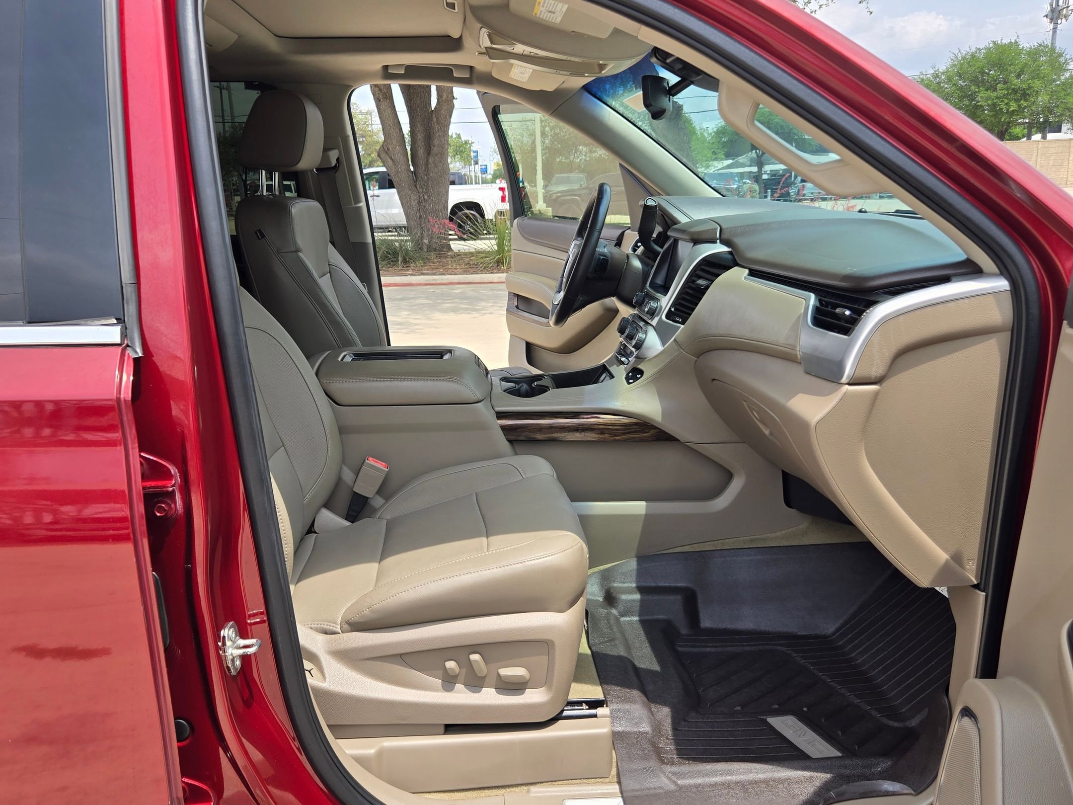 Used 2016 GMC Yukon XL SLT w/ Open Road Package image 24