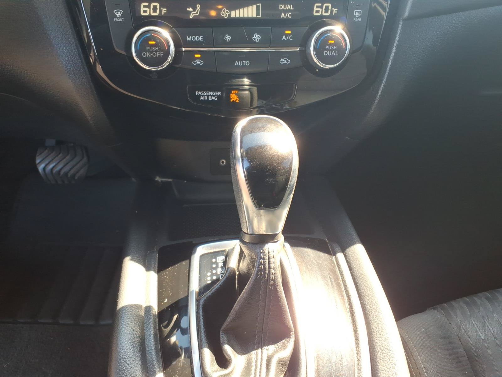 Used 2018 Nissan Rogue SV AWD/4WD image 27
