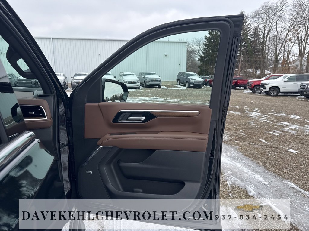 Used 2025 Chevrolet Tahoe High Country image 32