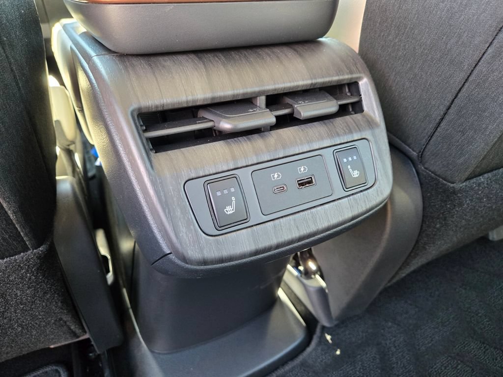 Used 2024 Nissan Ariya AWD image 16