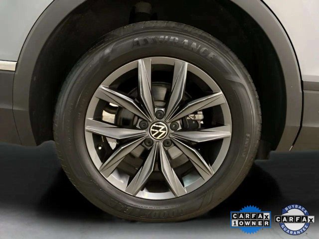 Used 2023 Volkswagen Tiguan SE w/ Panoramic Sunroof Package image 32