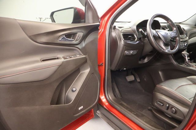 Used 2022 Chevrolet Equinox RS w/ RS Leather Package image 9