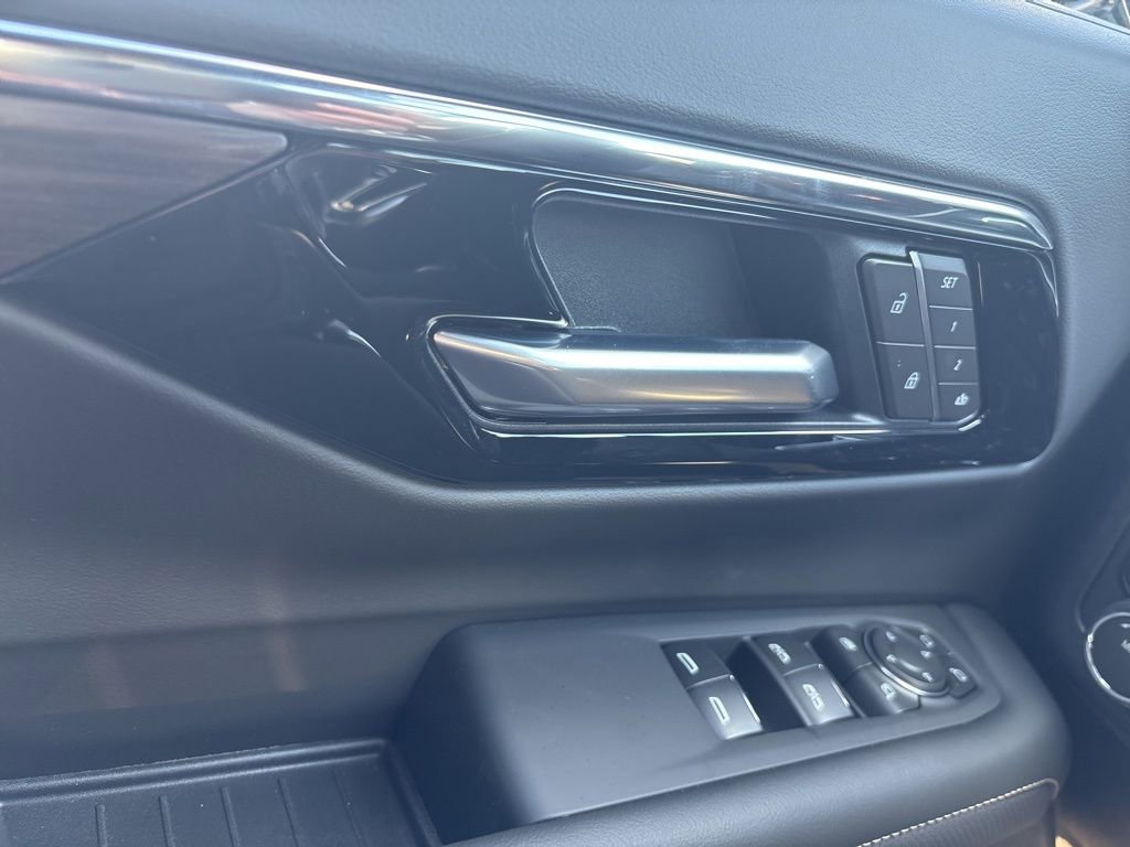 New 2026 Chevrolet Suburban Premier image 16