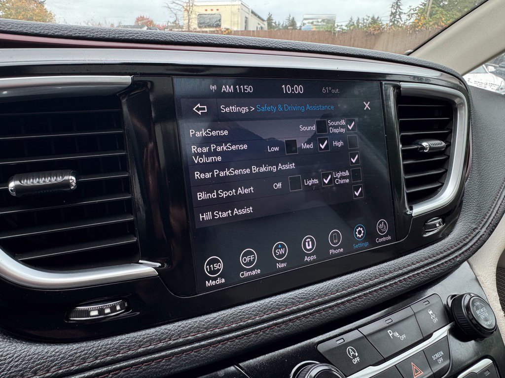 Used 2020 Chrysler Pacifica Limited FWD image 32