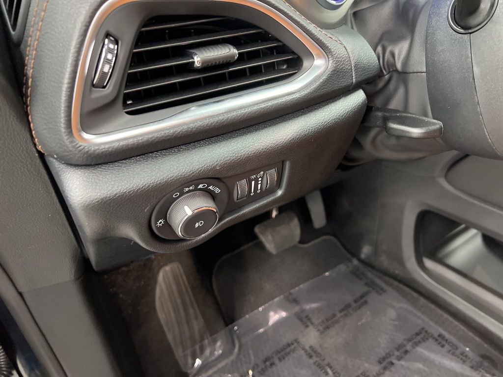 Used 2026 Chrysler Pacifica Pinnacle w/ Trailer Tow Group image 16