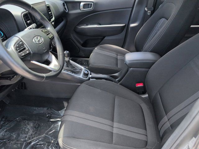 Used 2025 Hyundai Venue SEL FWD image 24