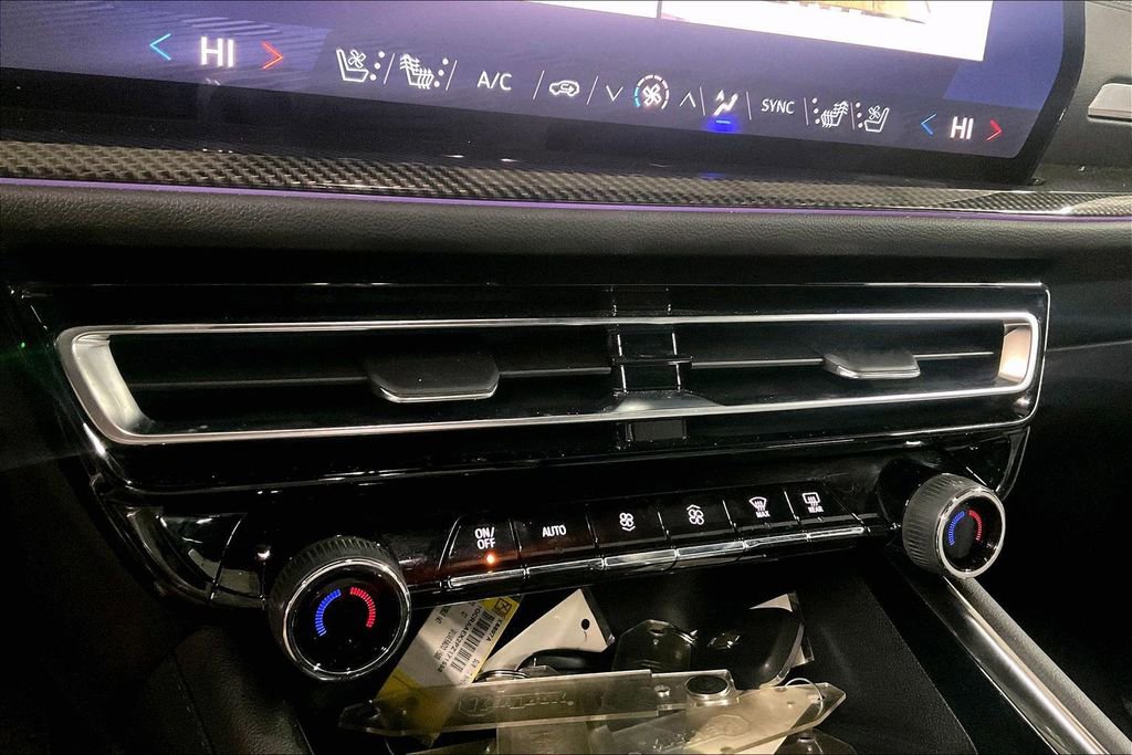 Used 2024 Chevrolet Traverse RS image 18