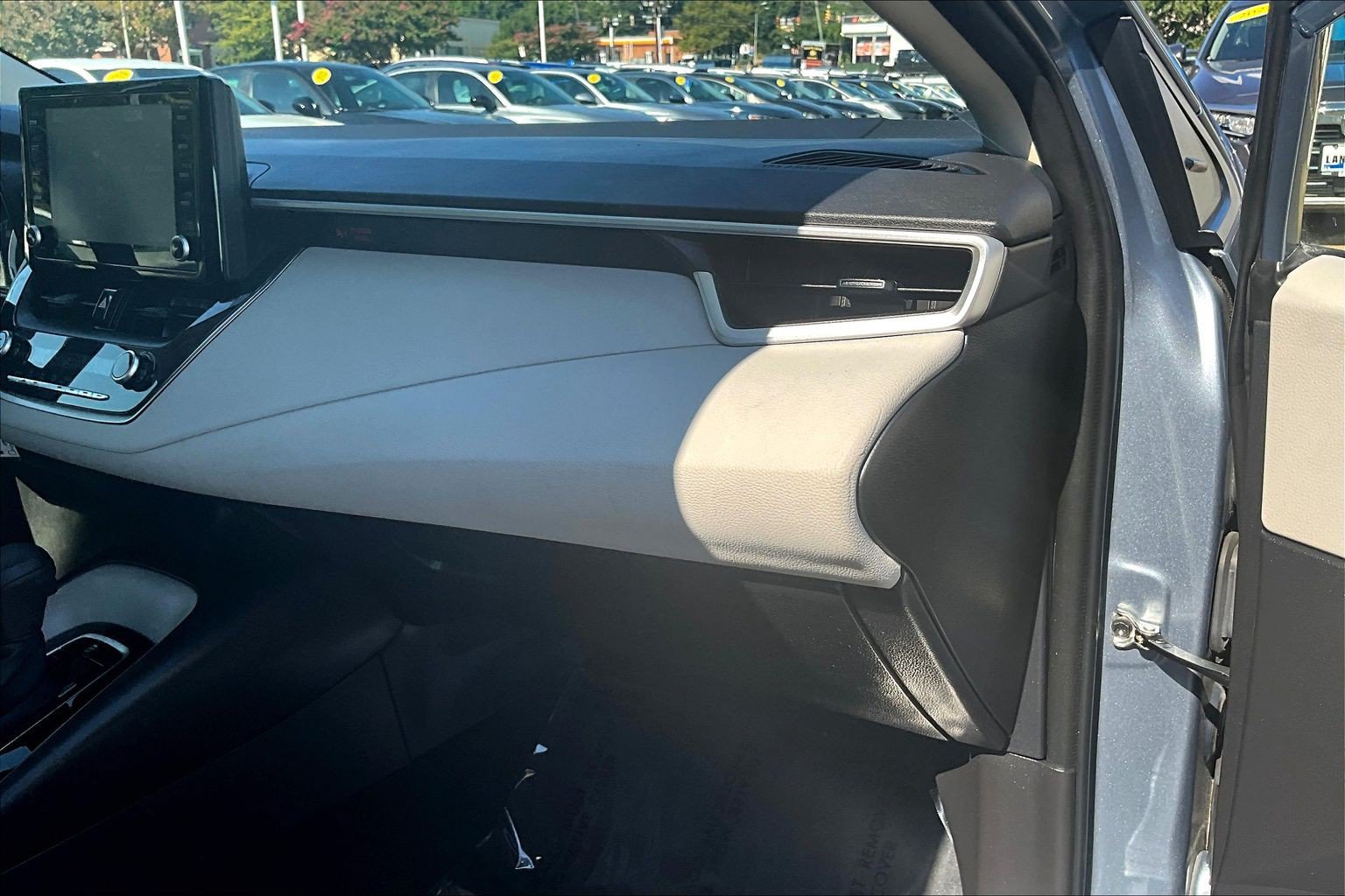 Used 2022 Toyota Corolla LE FWD image 16