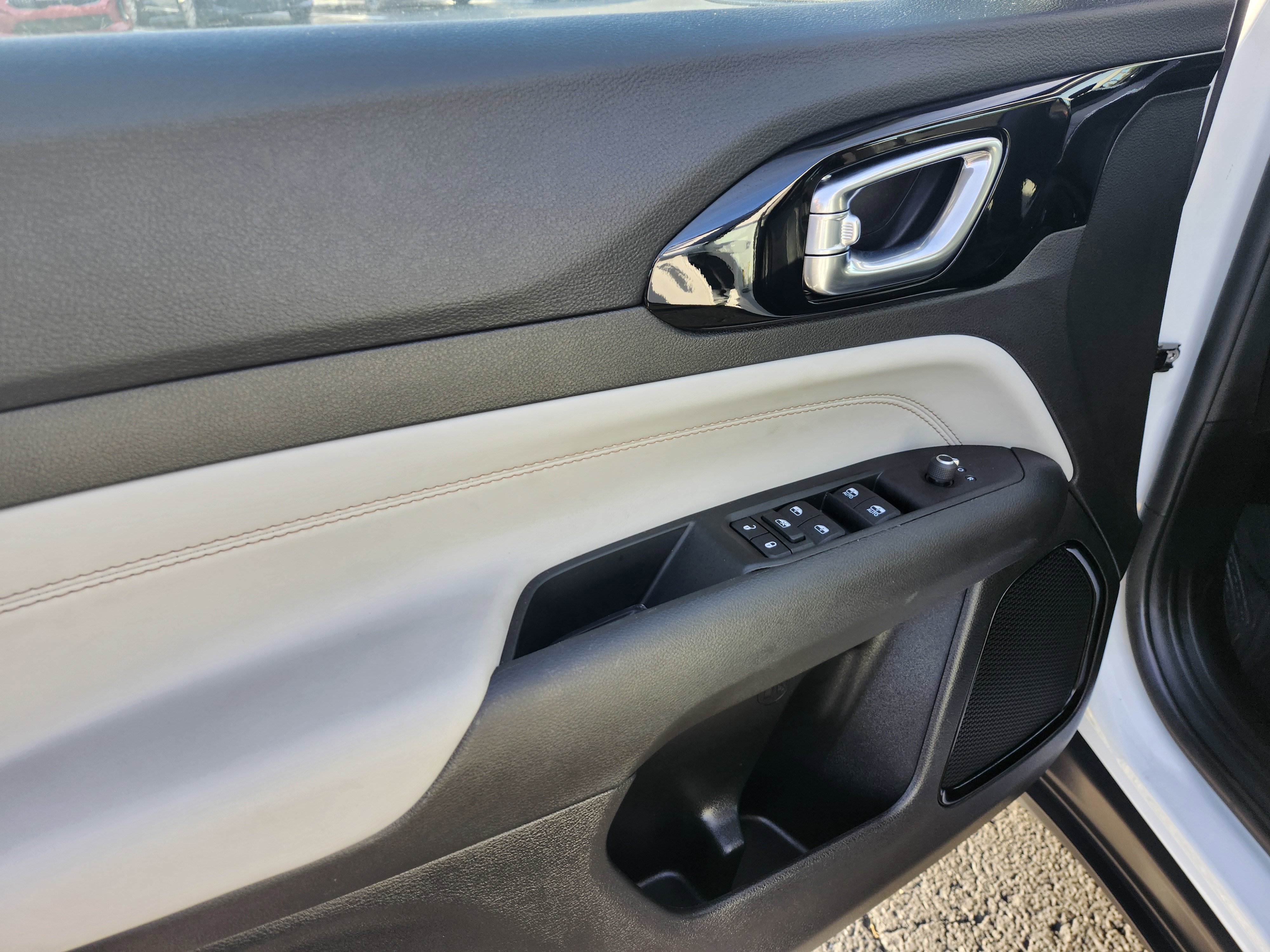 Used 2022 Jeep Compass Limited image 18