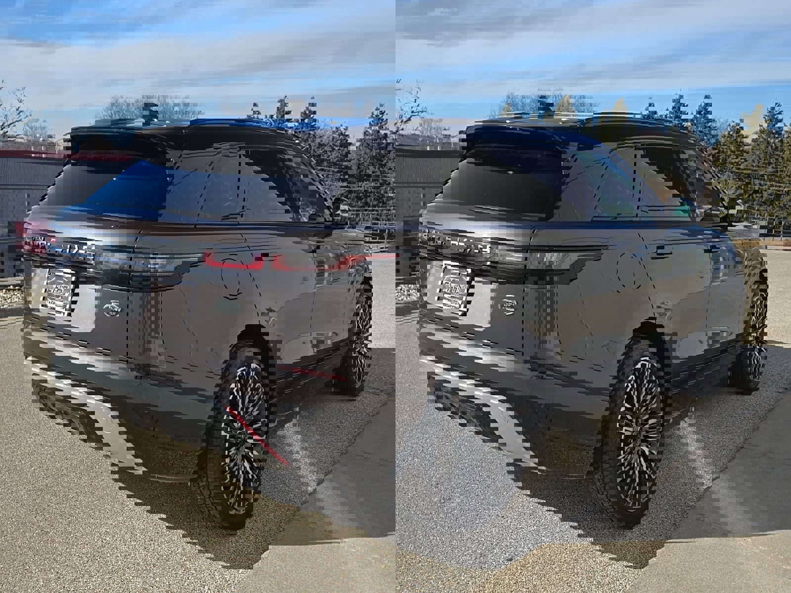 Used 2023 Land Rover Range Rover Velar R-Dynamic S image 4