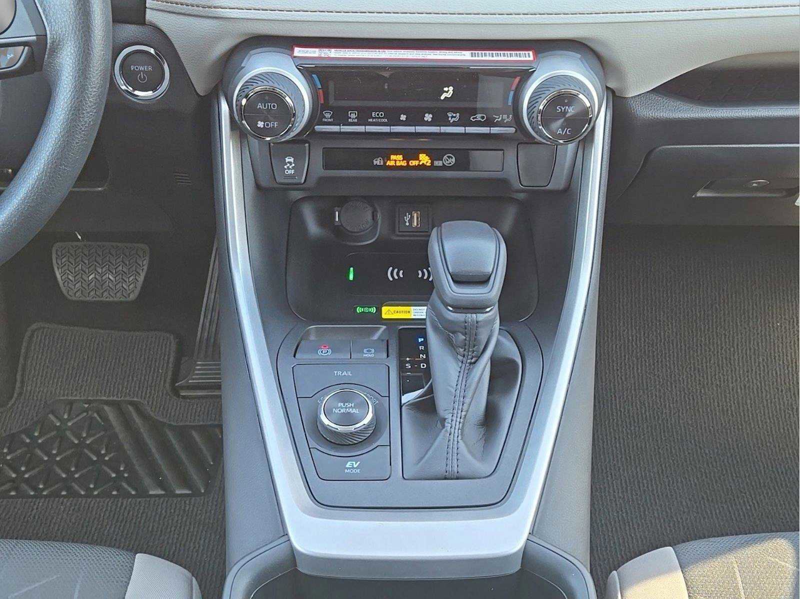 Used 2025 Toyota RAV4 XLE image 13