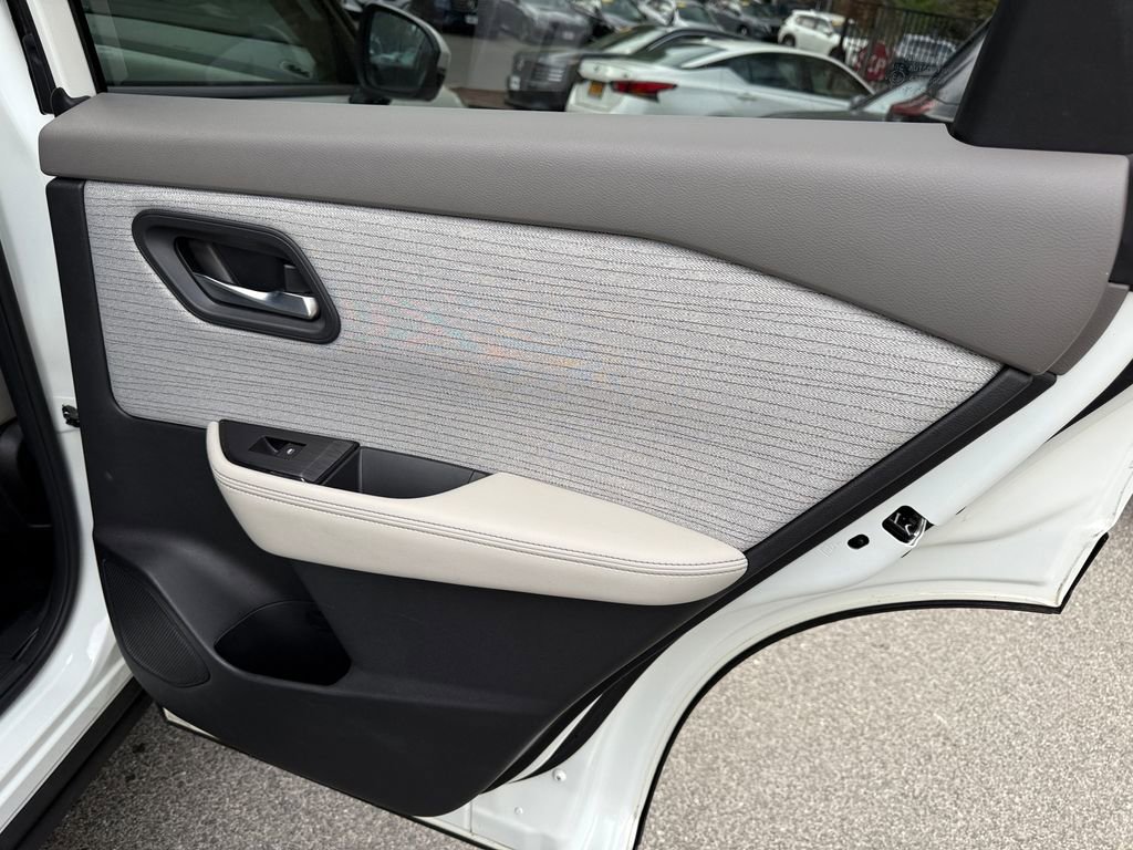 Used 2021 Nissan Rogue SV AWD/4WD image 30