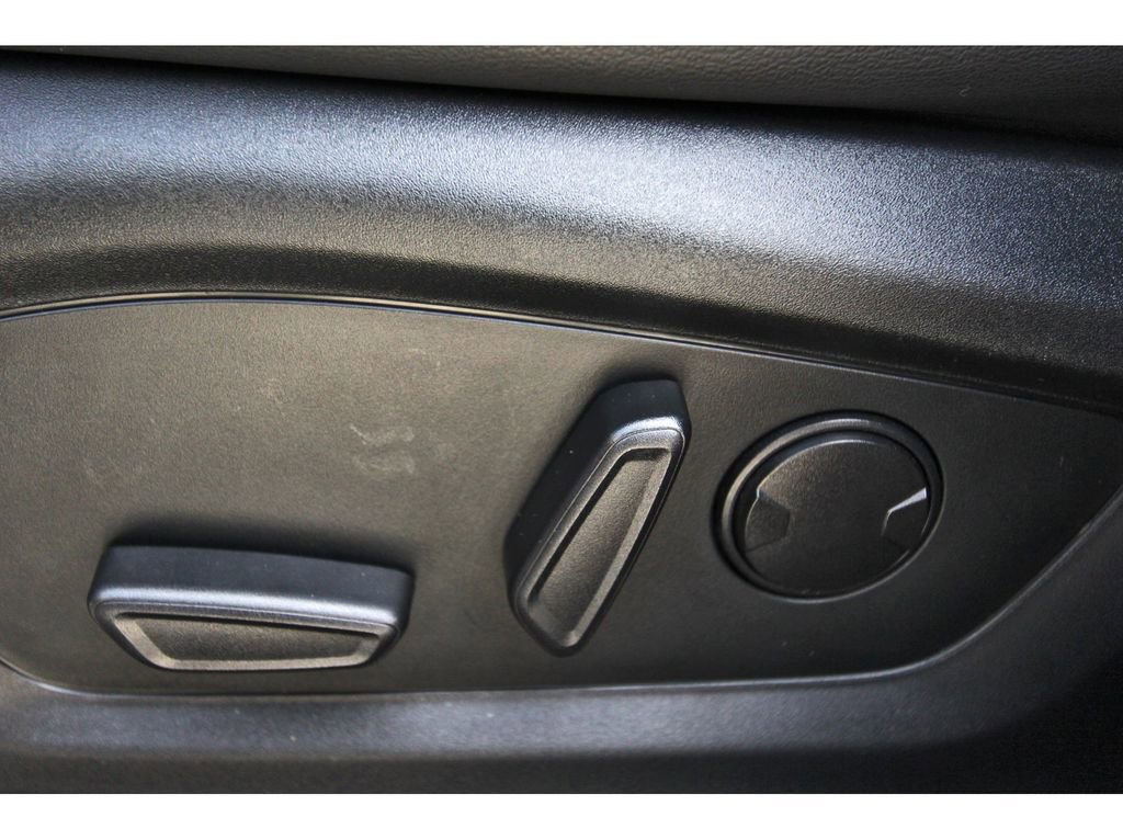 Used 2022 Ford Explorer XLT w/ Equipment Group 202A image 28