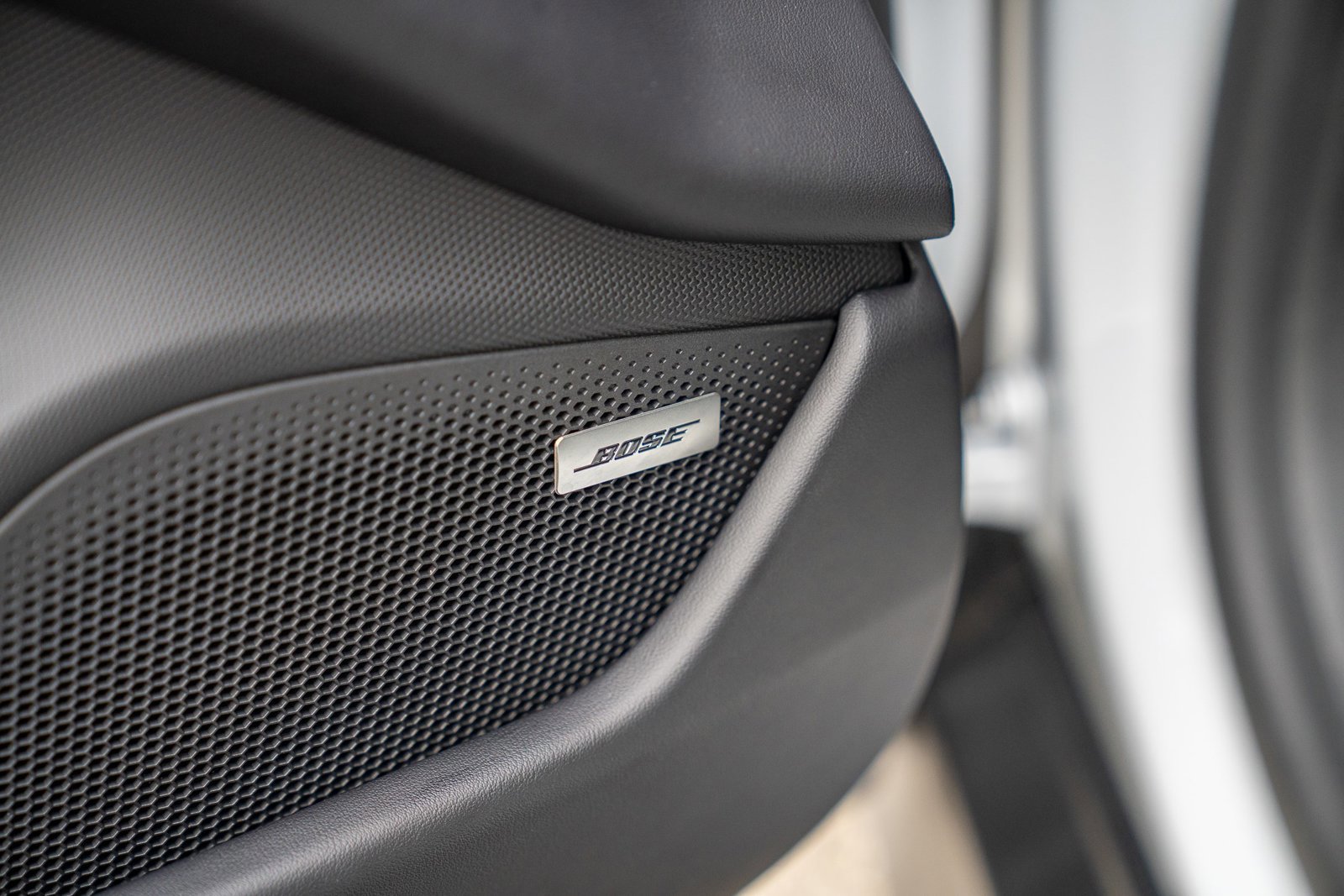 Used 2025 Porsche Taycan image 11