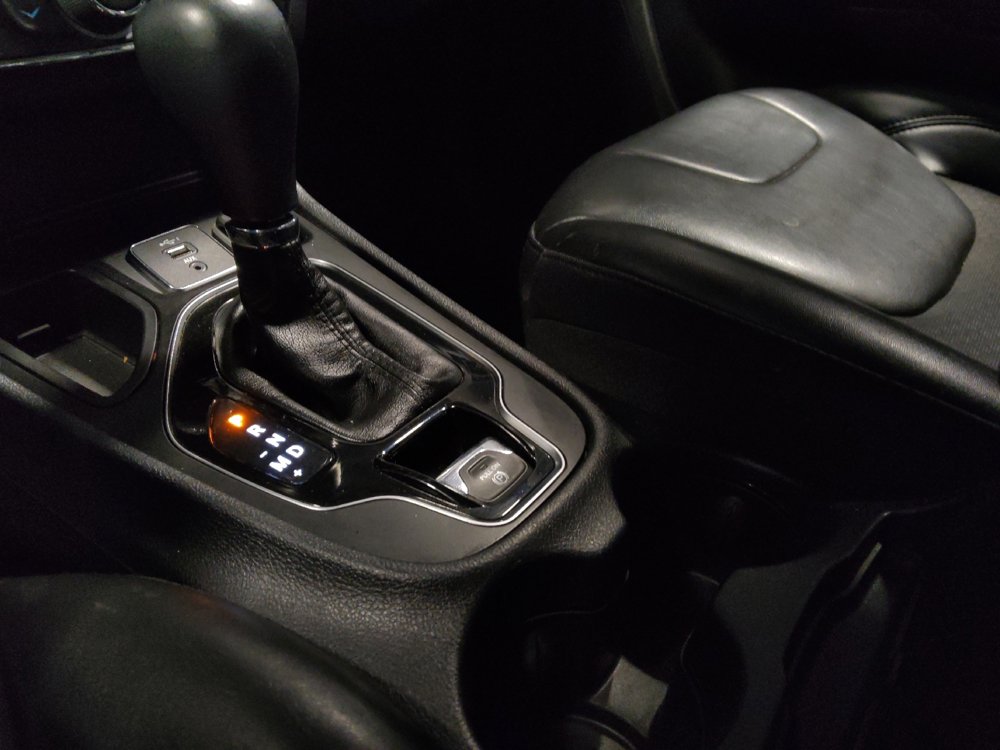 Used 2020 Jeep Cherokee Latitude Plus image 26