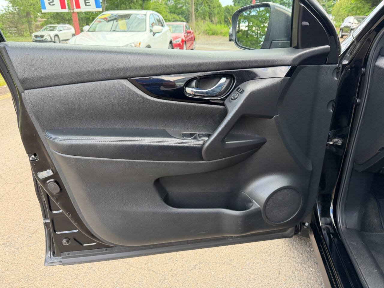 Used 2019 Nissan Rogue Sport SV w/ Technology Package AWD/4WD image 36