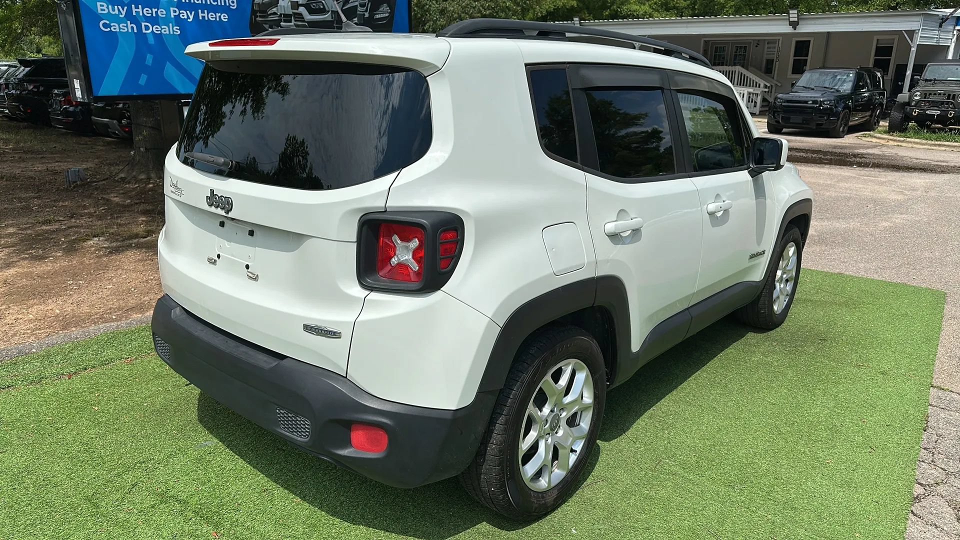 Used 2016 Jeep Renegade Latitude w/ Safety & Security Group FWD image 7